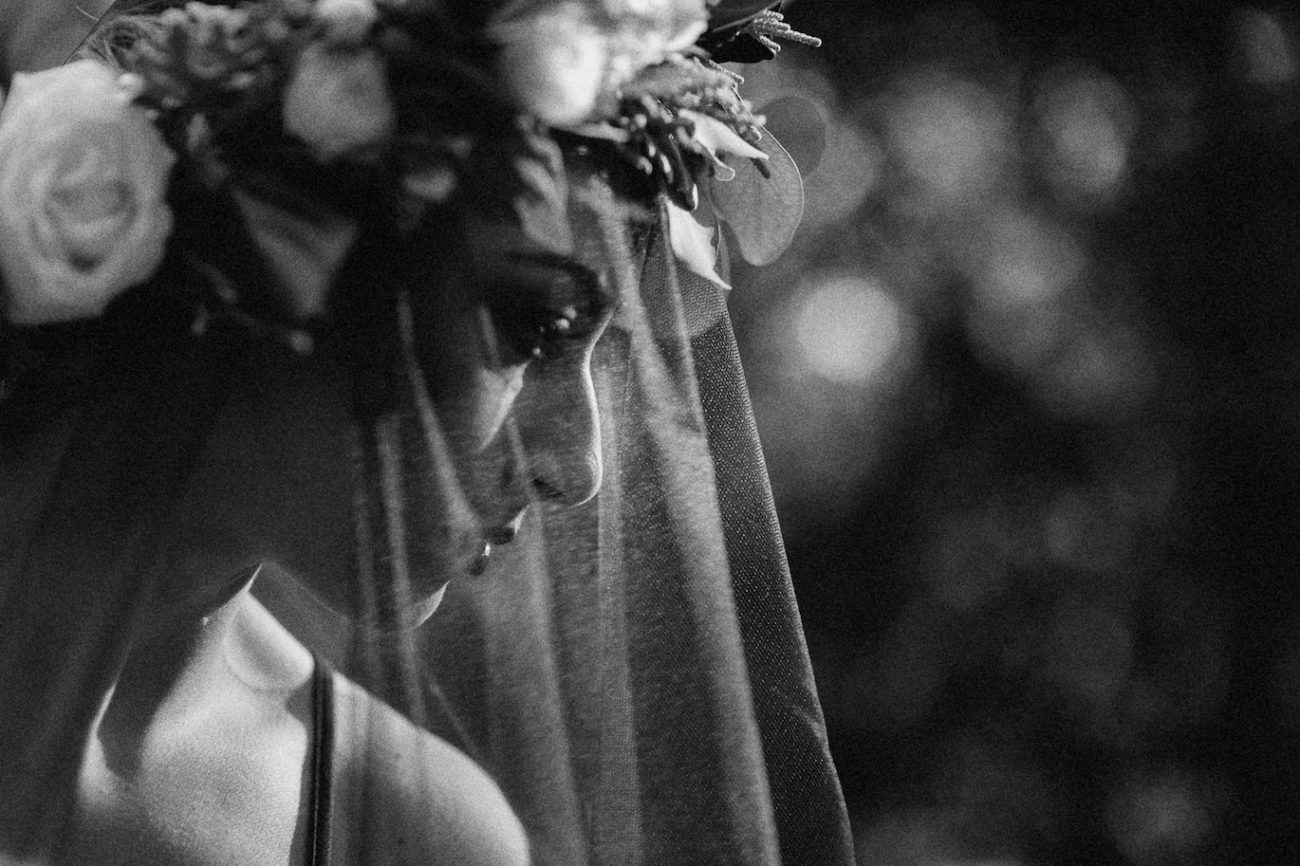 Style-Shoot-in-Tuscany-Italy-bride-with-black-veil