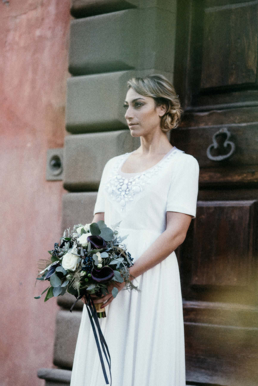 Style Shoot in Tuscany, Italy bride with bouquet