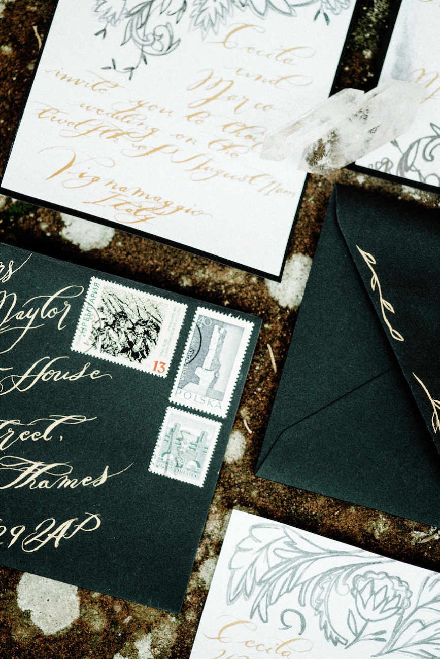Style-Shoot-in-Tuscany-Italy-hand-painted-wedding-invitation