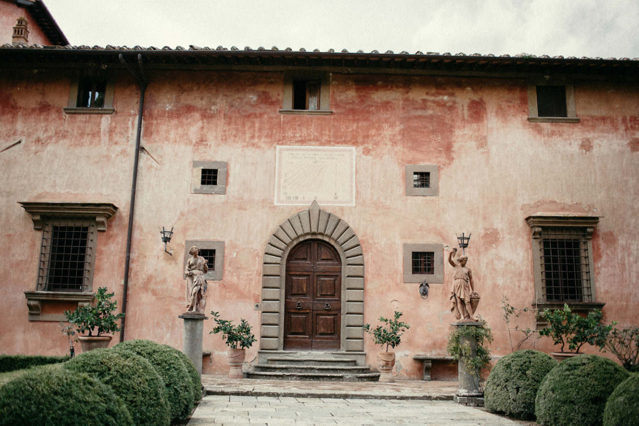 Style Shoot in Tuscany, Italy villa vignamaggio with terracota tones