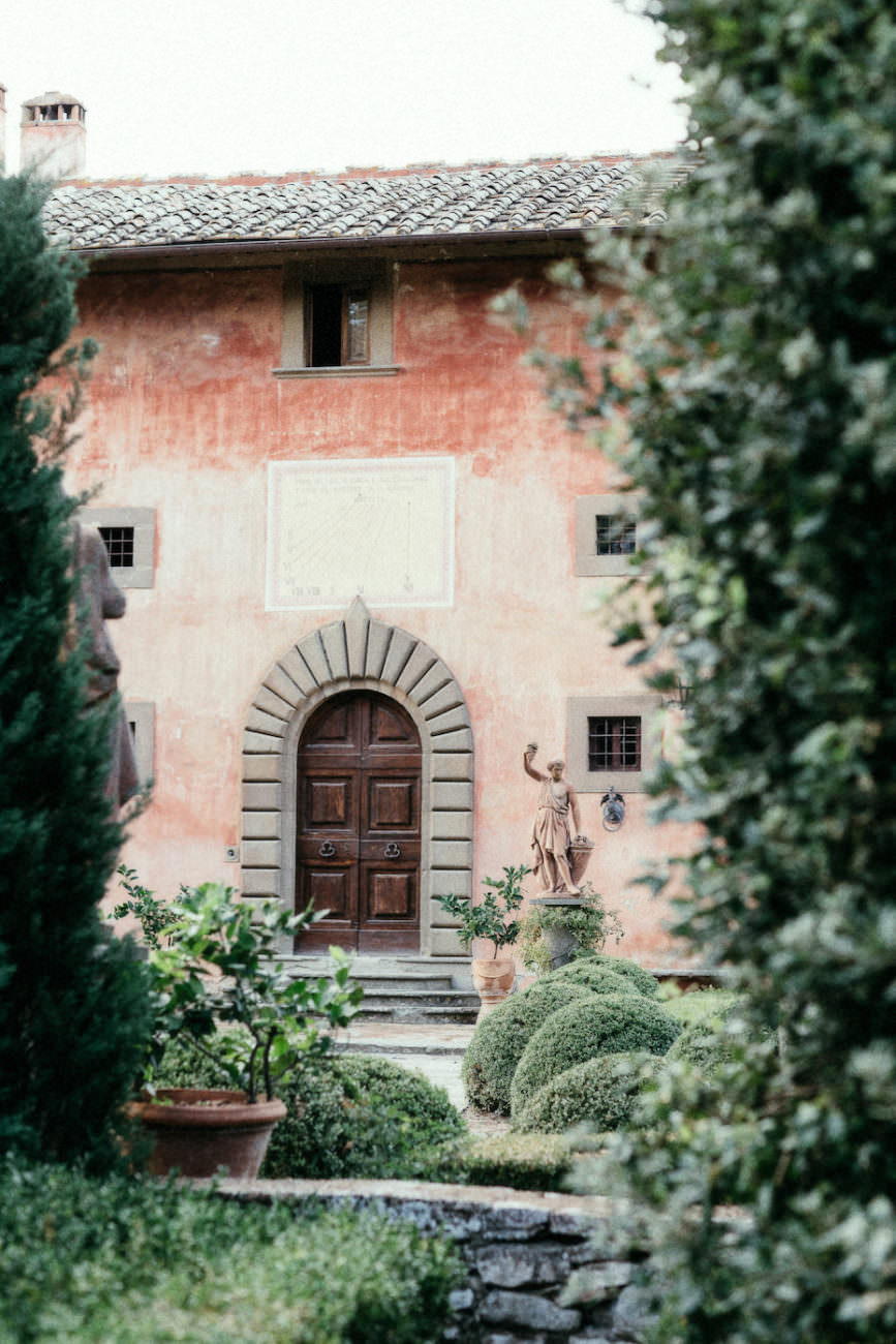 Style Shoot in Tuscany, Italy villa vignamaggio with statue