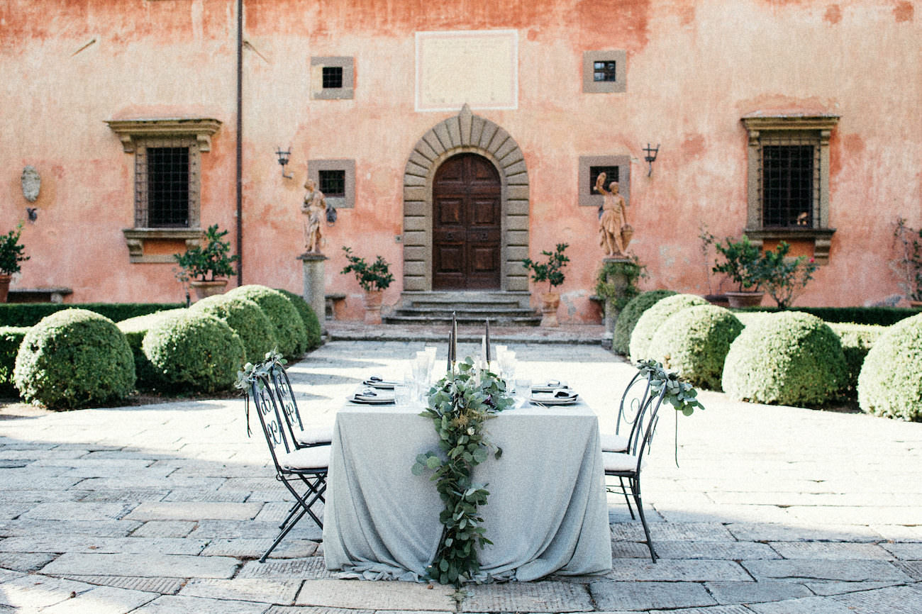 Style Shoot in Tuscany, Italy villa vignamaggio with sweetheart table