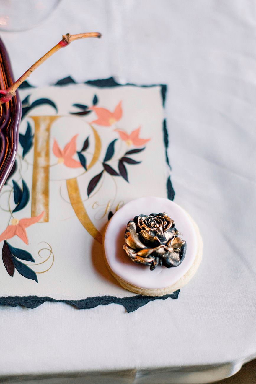 Baroque wedding inspiration with a place name and small rose cake