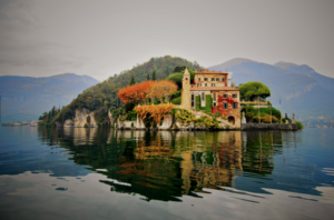 20 Luxury Wedding Venues in Italy Villa del Balbianello, villa floating on water
