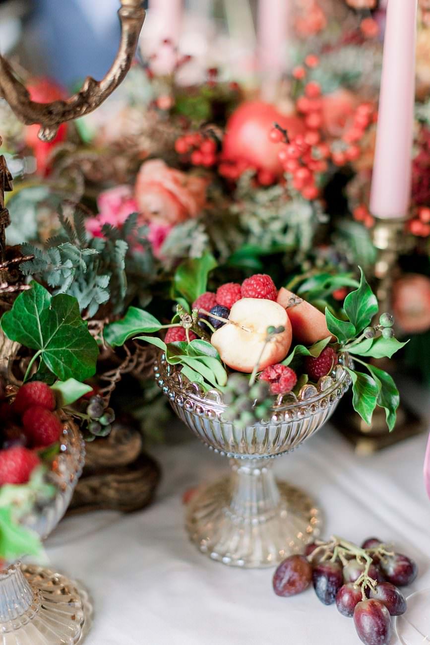 Baroque wedding table decor ideas with fresh fruits